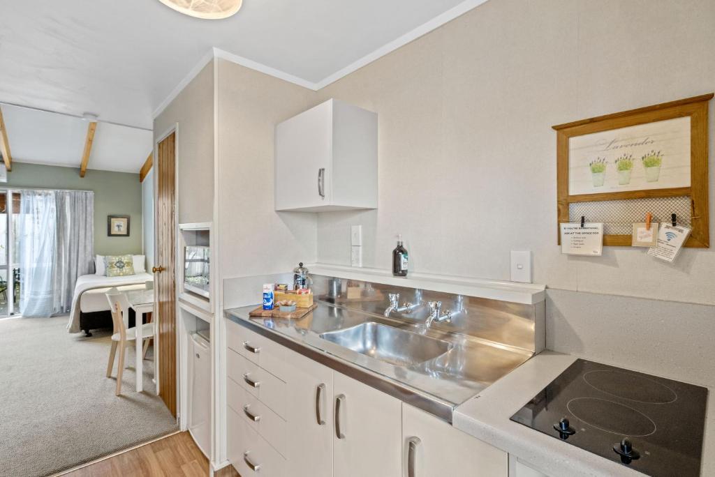 Cottage Mews Motel - Resim 7