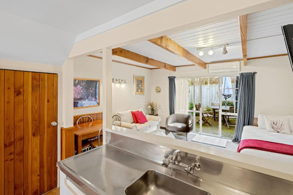 Cottage Mews Motel - Resim 36