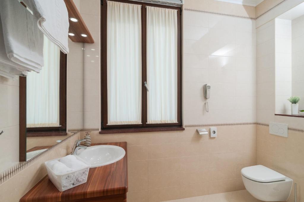 Luxury Rooms Near the Beach - 10