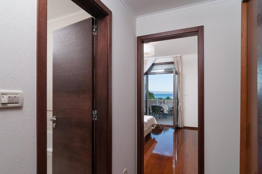 Luxury Rooms Near the Beach - 15