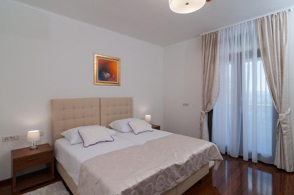 Luxury Rooms Near the Beach - 13