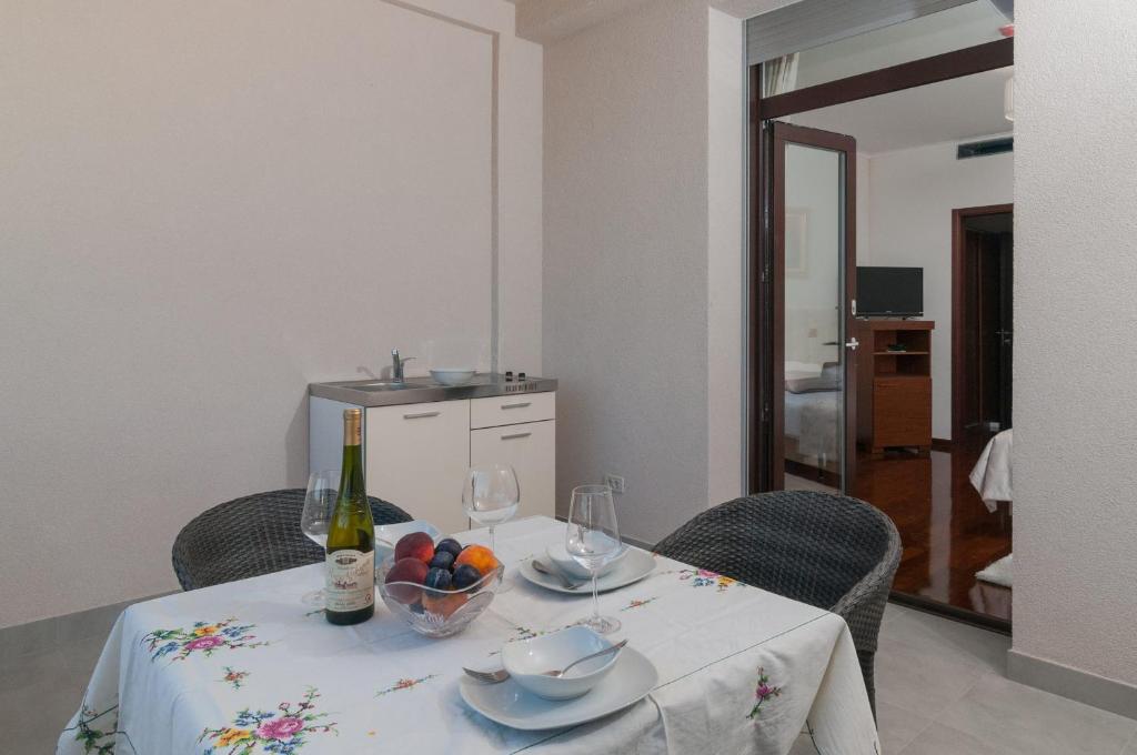 Luxury Rooms Near the Beach - 16