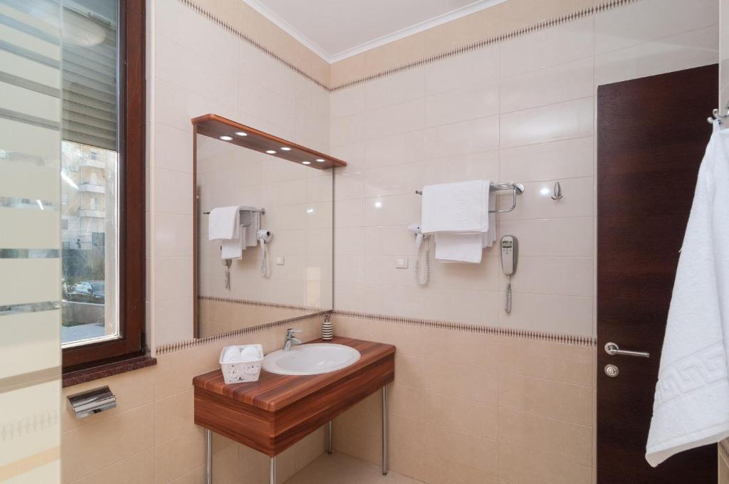 Luxury Rooms Near the Beach - 3