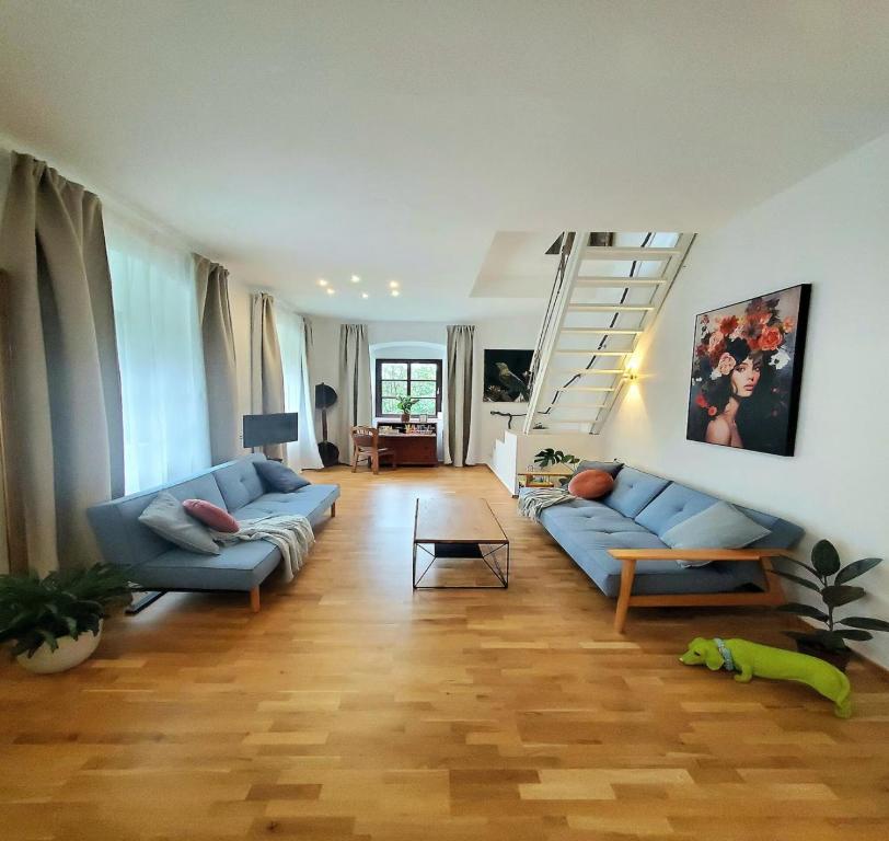 Ruang duduk di Maisonette-Wohnung im historischen Jagdschlössl