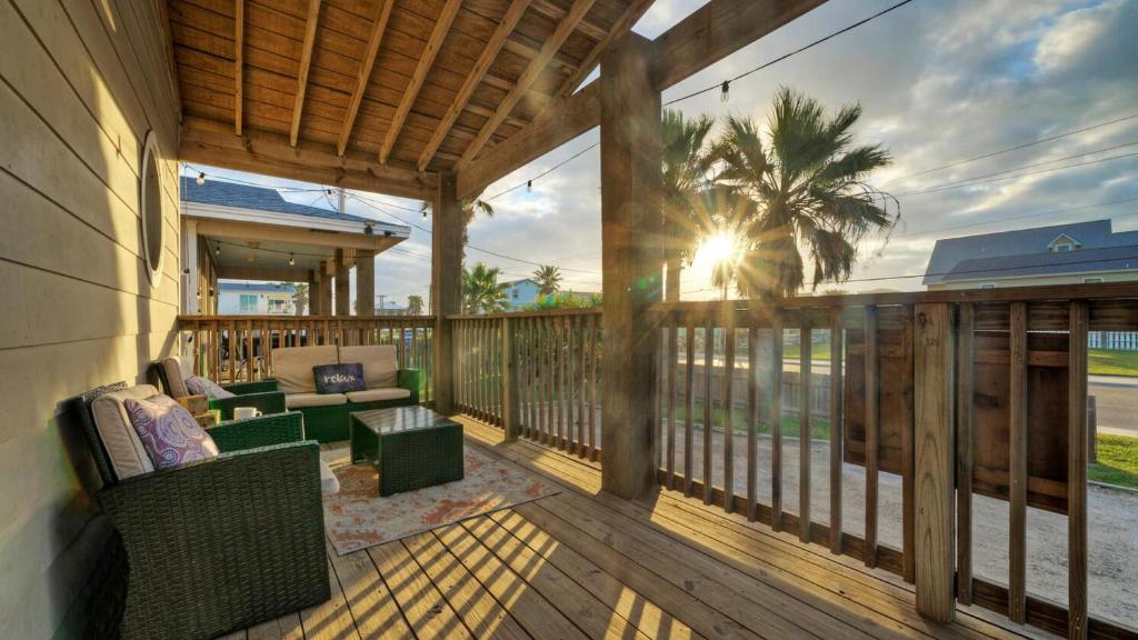 Μπαλκόνι ή βεράντα στο Peytons Place by AvantStay Walk to Beach