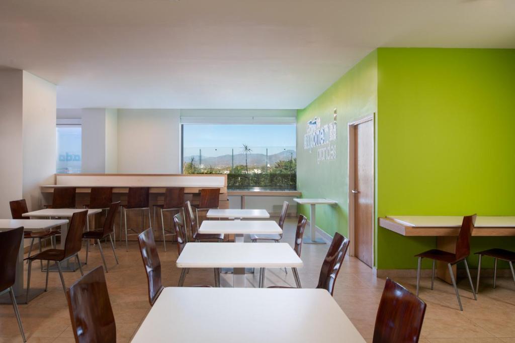 One Puerto Vallarta Aeropuerto