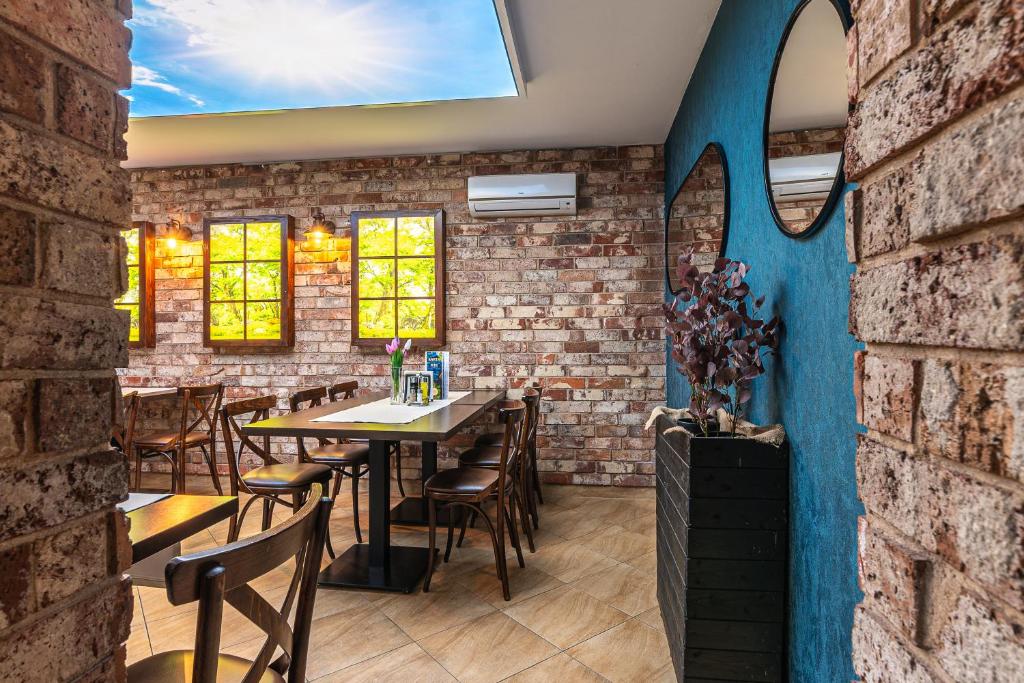 Old Tree Villa & Restaurant - 3