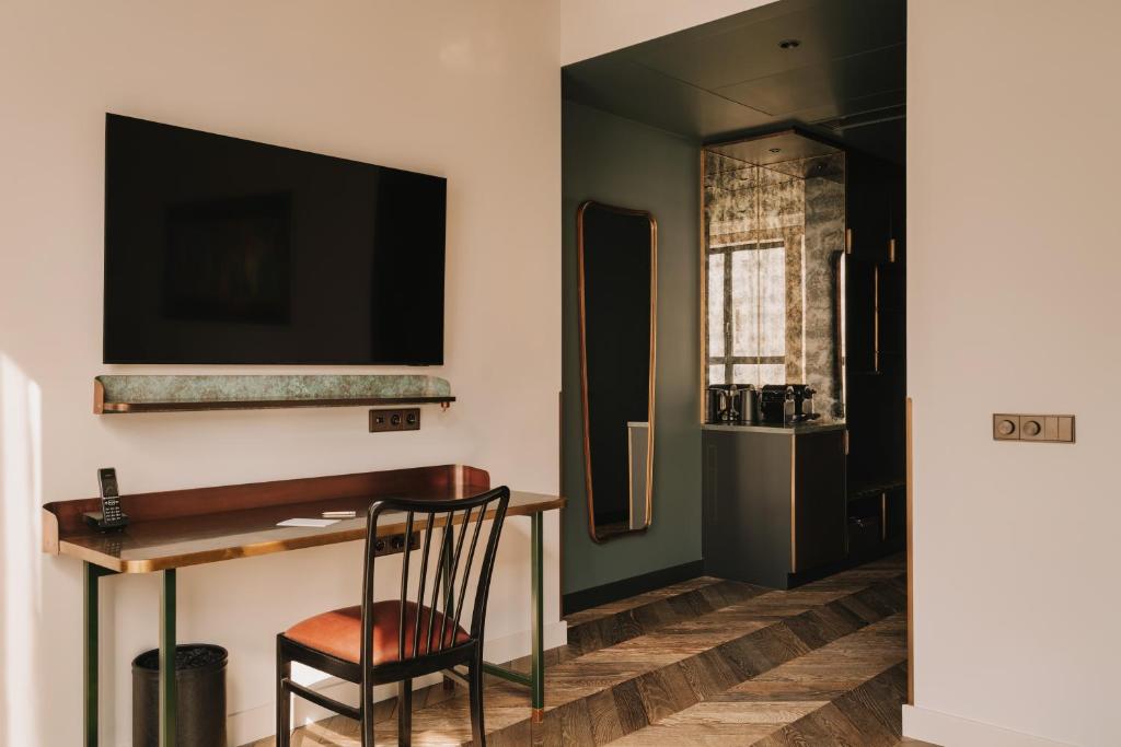 The Cyrus Hotel - 19