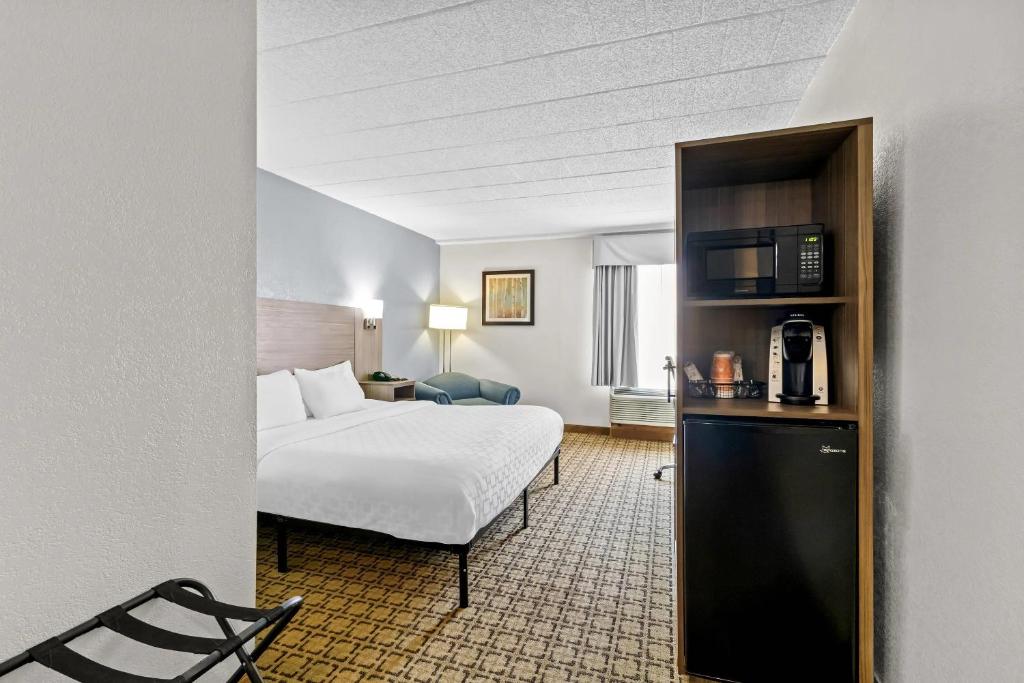 Clarion Inn Cranberry Township photo