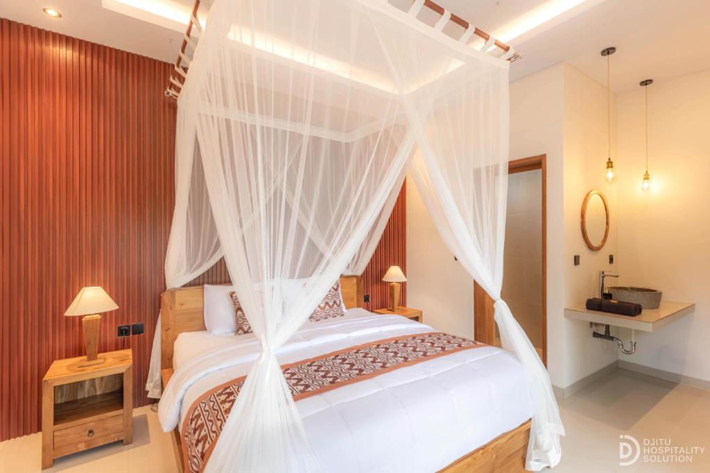 Postel nebo postele na pokoji v ubytování Suastika Lodge