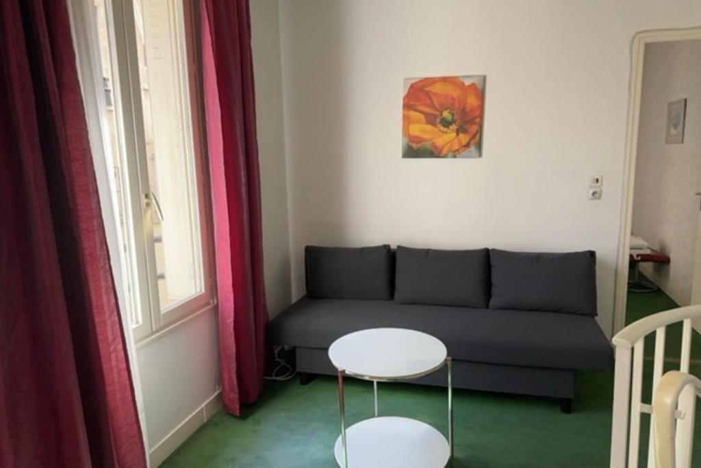 Χώρος καθιστικού στο Cozy duplex with garden on the outskirts of Paris