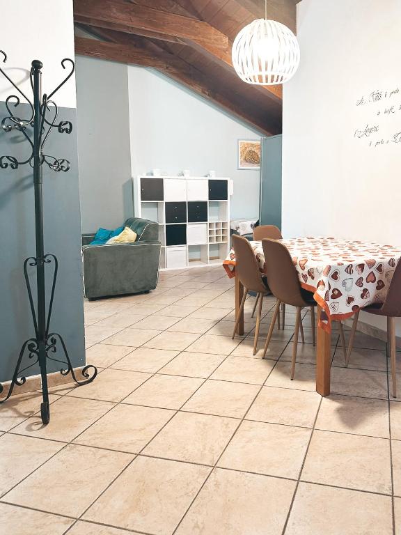 a dining room with a table and chairs at Casa Chiara - 2-bedroom apartment in Turin