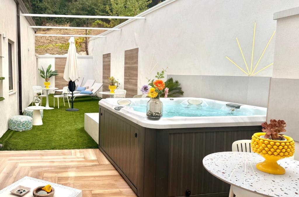 Elegance Paema, a 290mt dalle Spiagge! - Queen Room With Spa Bath