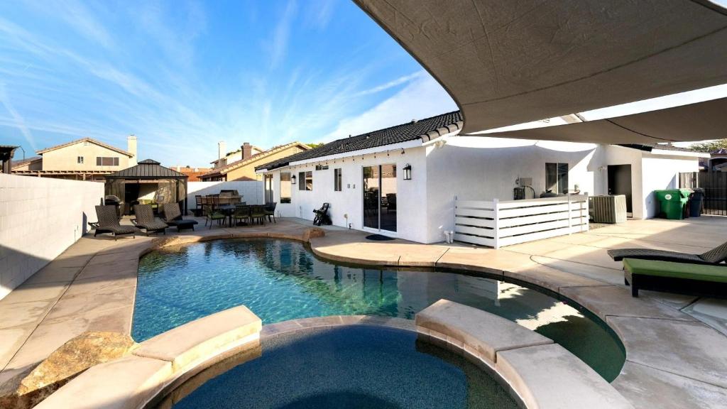 a swimming pool in the middle of a yard at Pacifica Sur by AvantStay Pool Hot Tub Gazebo in Indio