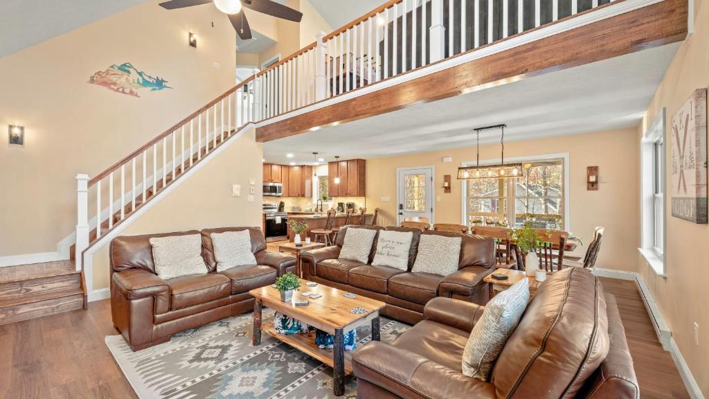 Posezení v ubytování Stephen Way by AvantStay Hot Tub Game Room Albrightsville