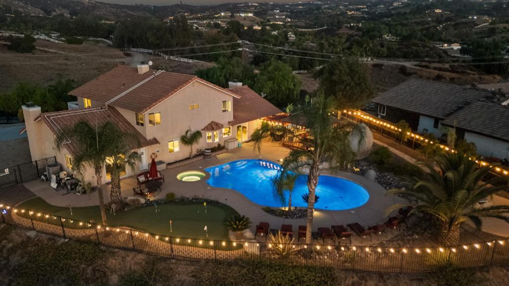 an overhead view of a house with a swimming pool and lights at Chardonnay Charm by AvantStay Luxe Group Retreat w Pool Mins to Wineries in Country Road Estates