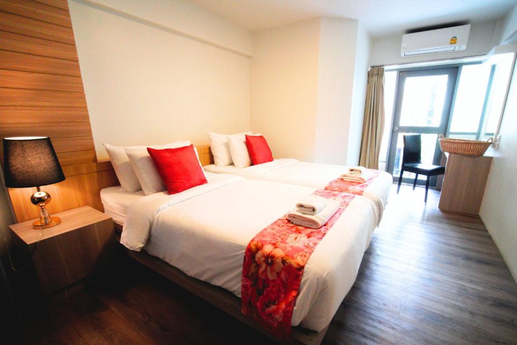 
Deluxe Twin Room with Balcony
