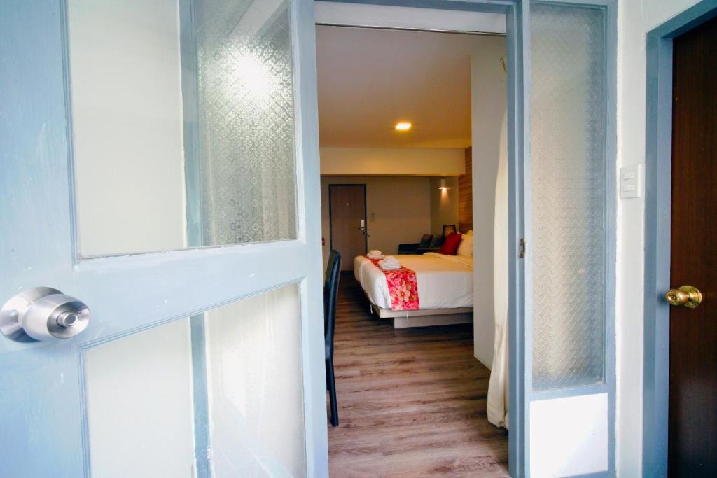 Wild Orchid Villa Bangkok - Resim 26