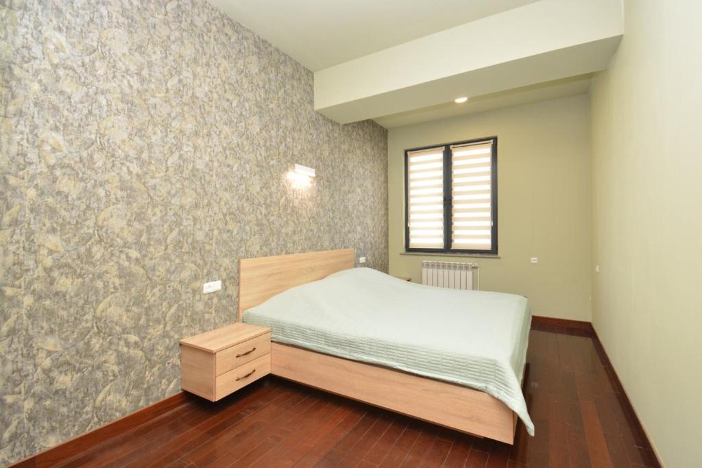 امکانات Cozy Modern Apartment with Balcony - تصویر ۴