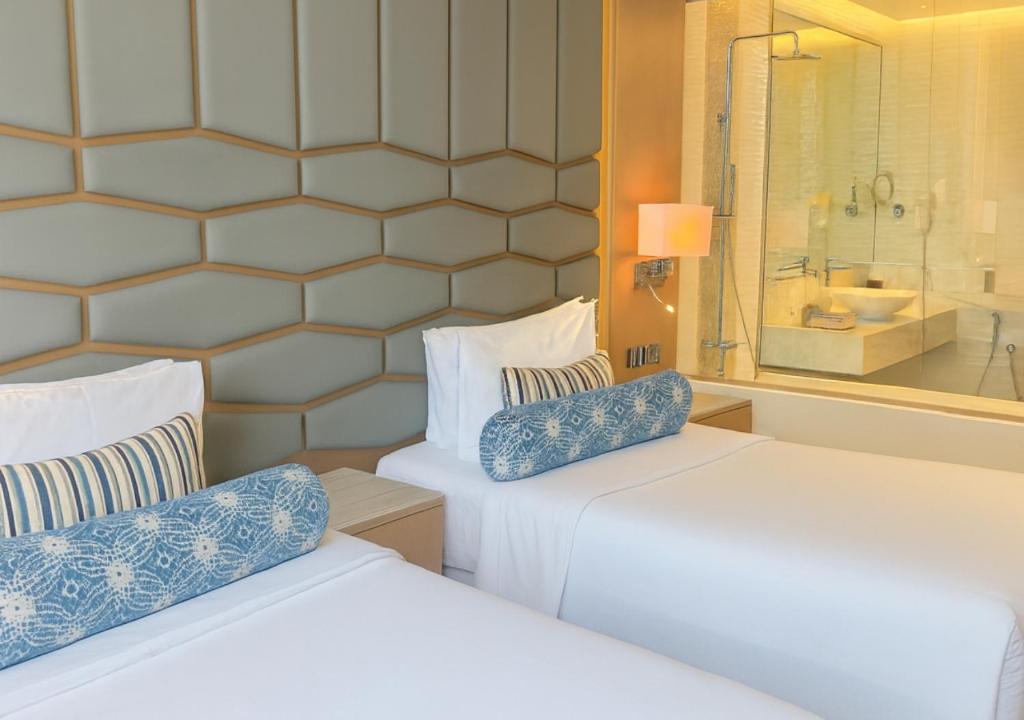 
Superior Twin Room With Free access to Hotel's private beach at Palm - Jumeirah
