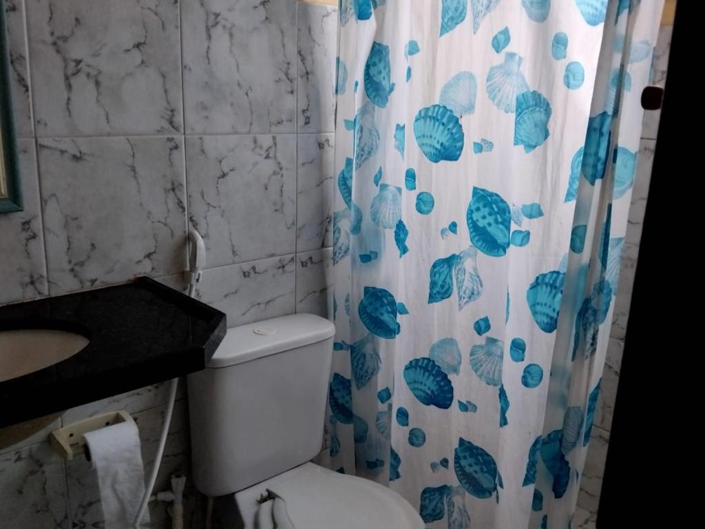 Ένα μπάνιο στο casa com 2 suíte com ar