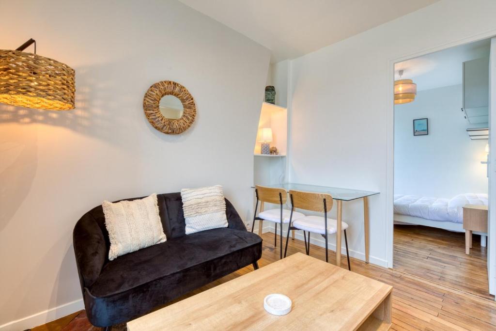 One-Bedroom Flat – Top Floor, Batignolles