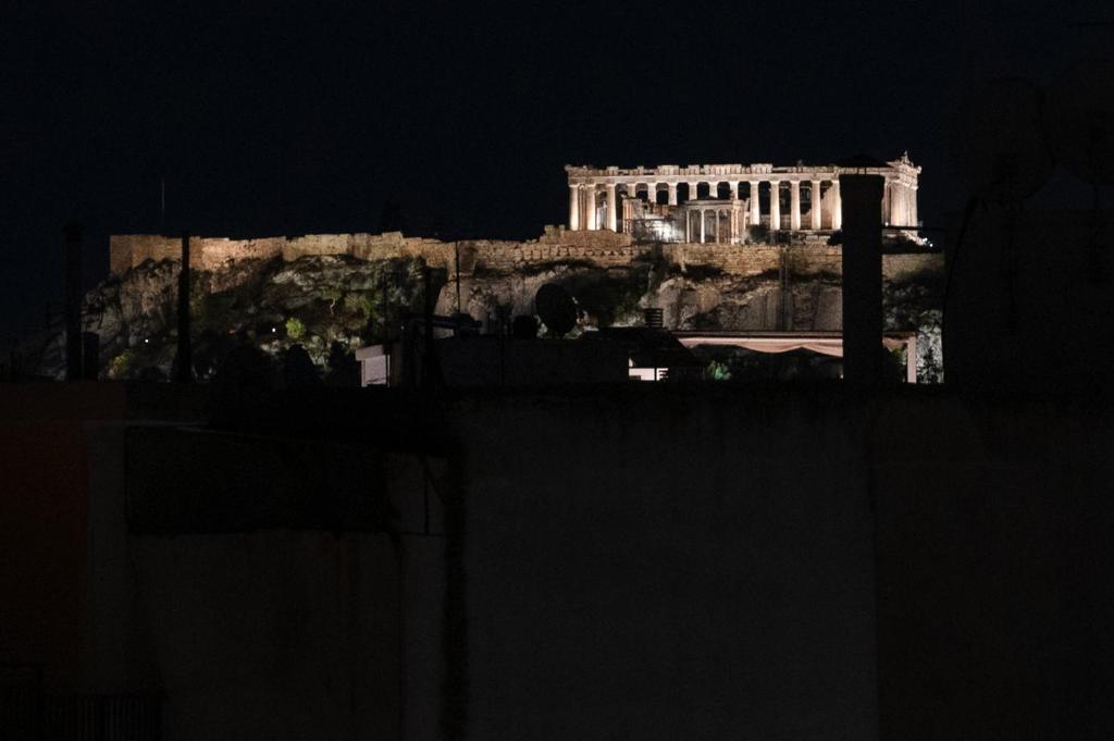 a view of the acropolis at night at ACROPOLIS CASA Historic Centre Top Floor Elegant Stylish Retreat 150m to Metro & Attractions in Athens