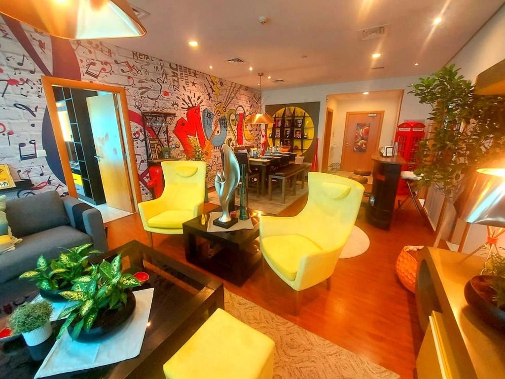 Zigzag Tower B-Golf course view from 33d floor, 2BR-3310A-TB