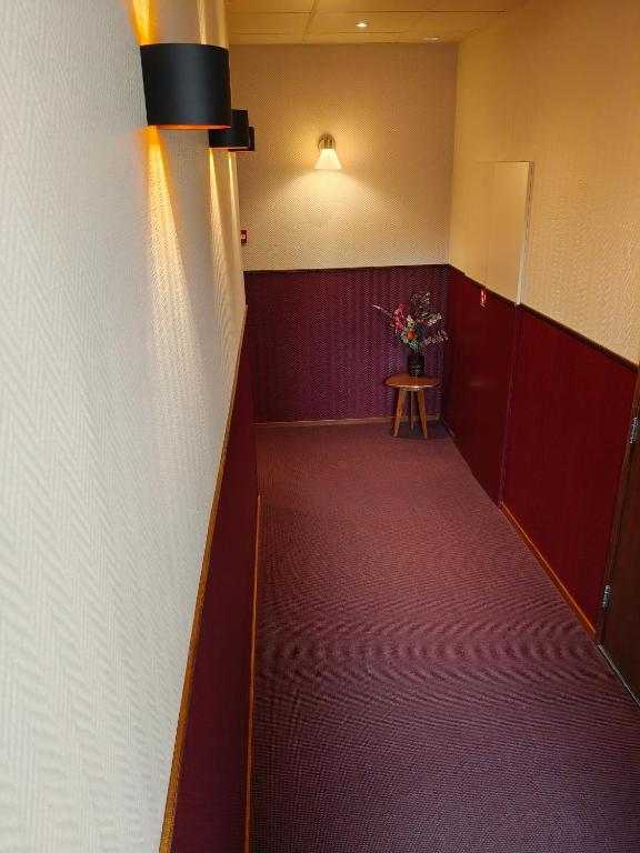 
Standard Room Street Level
