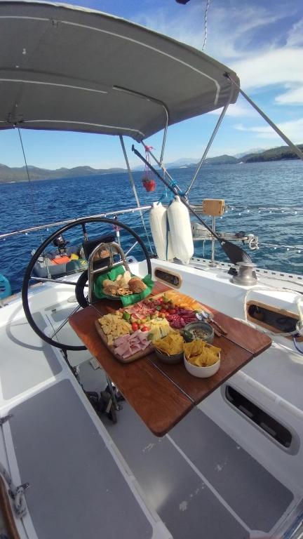 Vivi Bariloche desde el Agua Excursiones nauticas