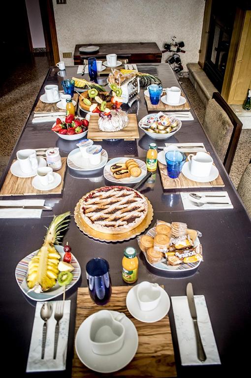 Jedlo v ubytovaní bed & breakfast alebo blízkom okolí