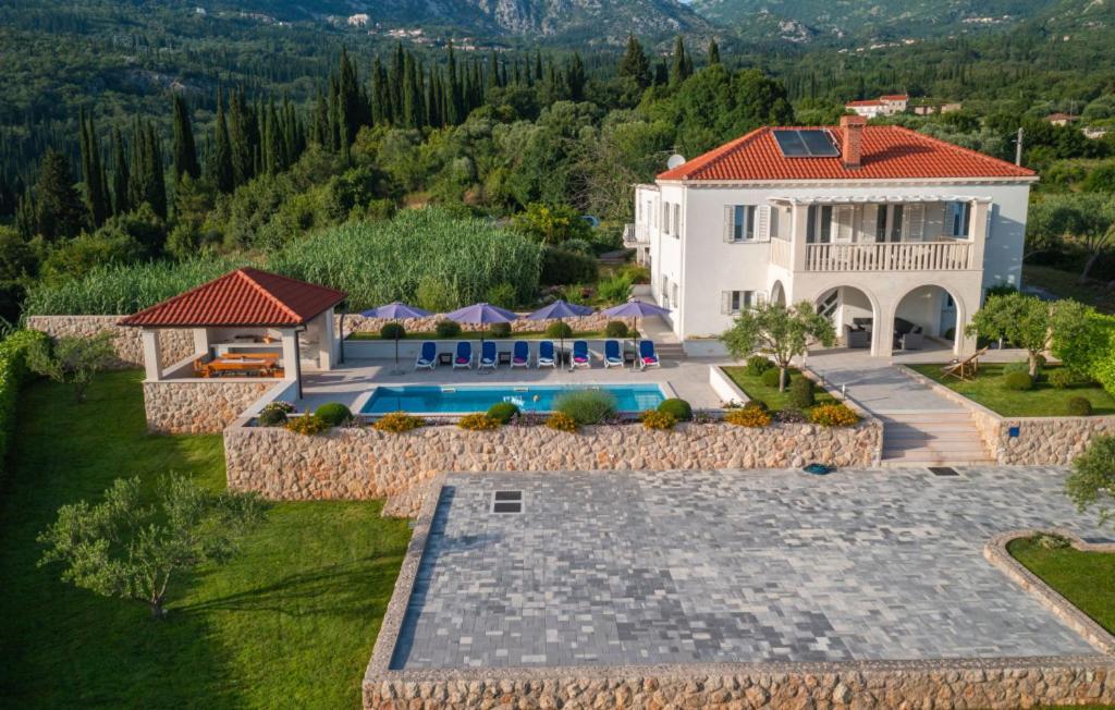 Bazén v ubytování Cypress Paradise by Villas Guide nebo v jeho okolí