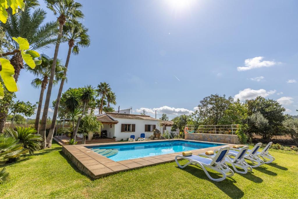 Villa Roma with pool and mountain views
