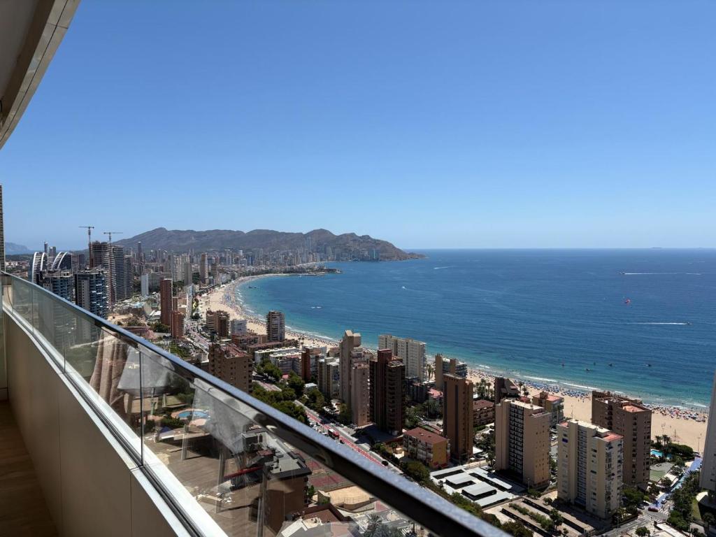 Luxury Apartment - Benidorm Beach - Sea Views, Pool & Terrace