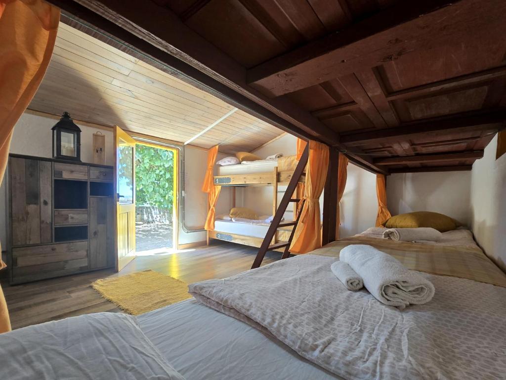 Mountain Hostel&House Finca La Isa by Rose - Cama En Habitación Compartida Mixta De 6 Camas