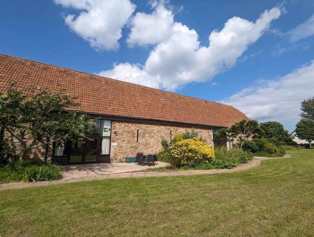 Kingfisher Barn - Four-Bedroom Holiday Home