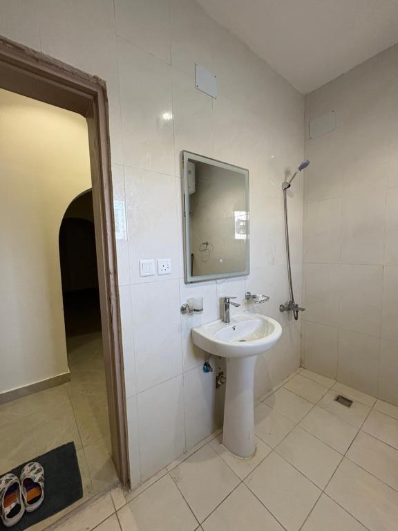 Koupelna v ubytování Al Qiblatain Apartment