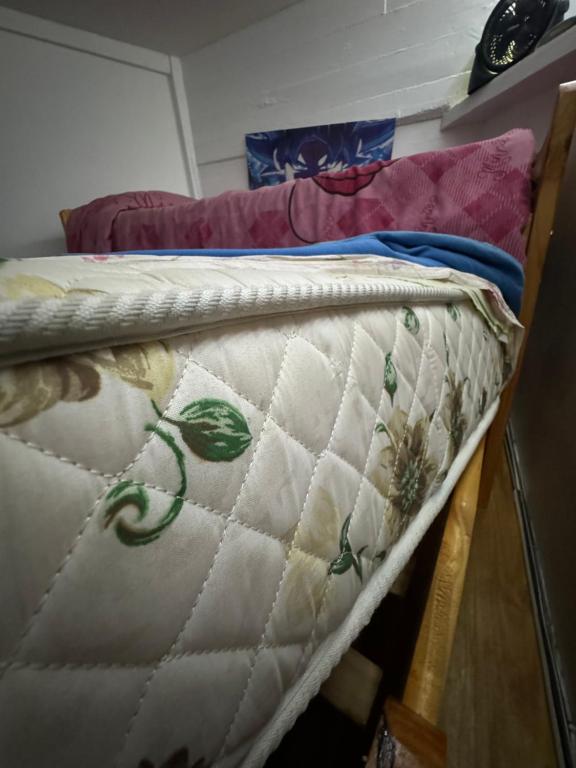 En eller flere senge i et værelse på LOFT Familiar