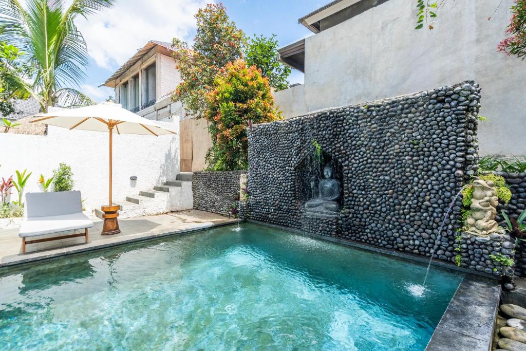 Πισίνα στο ή κοντά στο Sacred Jungle by EVDEkimi - Stylish Jungle Retreat with Apartments & Villas with Kitchens, Pools and Concierge Service in Ubud