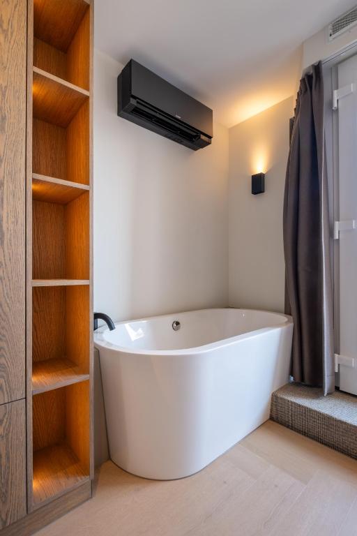 Four Stories - Resim 22