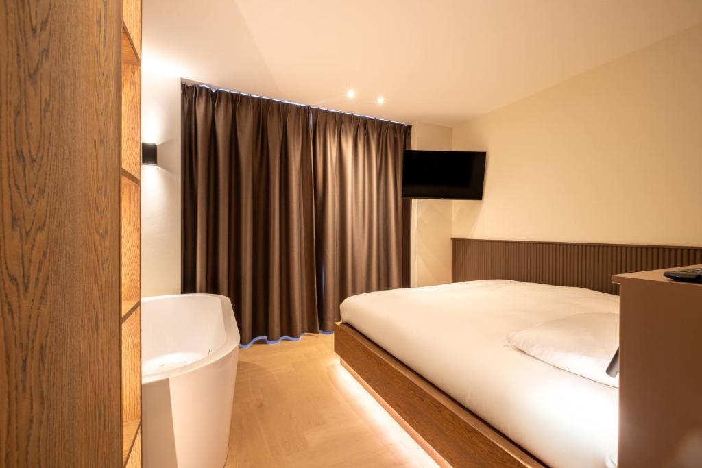 Four Stories - Resim 1