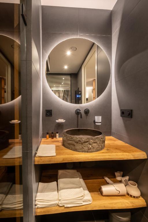 Four Stories - Resim 7