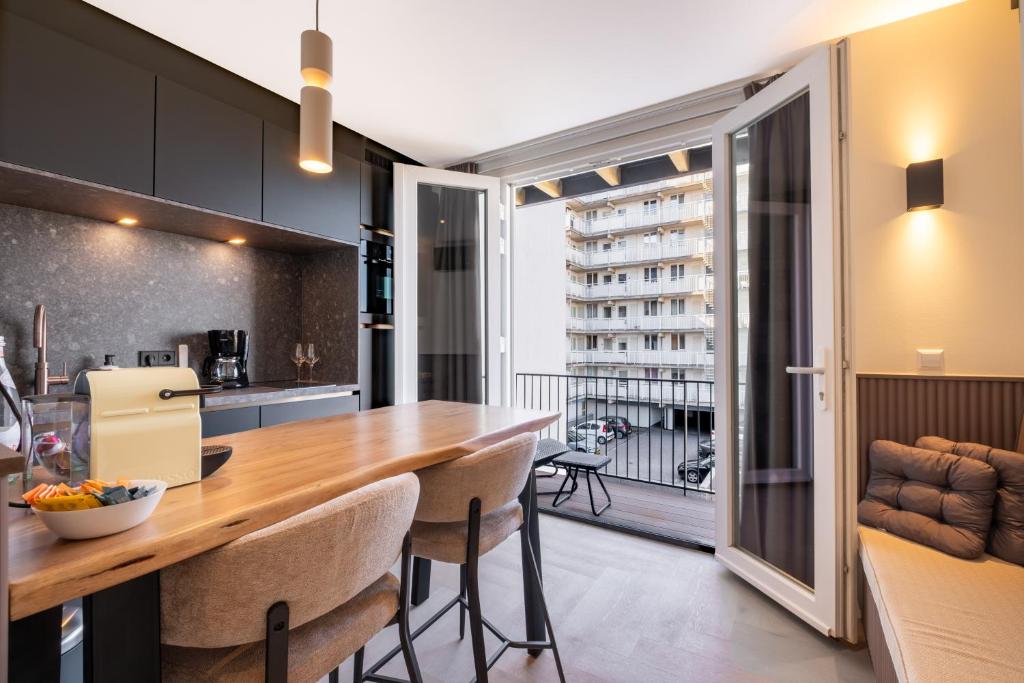 Four Stories - Resim 8