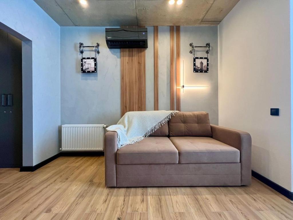 NEW Loft-style studio photo 5