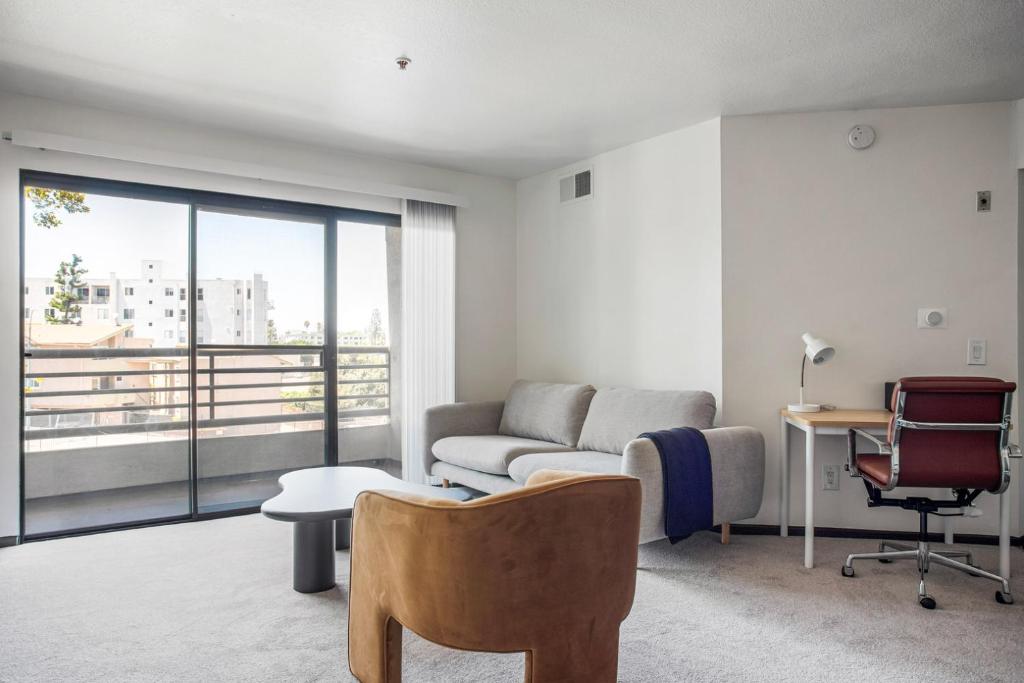 ロサンゼルスにあるBlueground Studio City jacuzzi nr Lake LAX-1390のギャラリーの写真