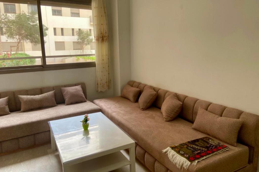 O zonă de relaxare la Appartement Moderne Équipé Proche Aéroport Mohammed V