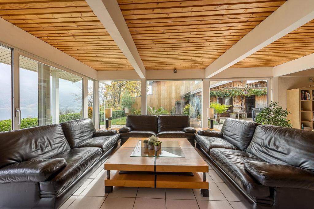 Χώρος καθιστικού στο Maison Lacustre - Maison contemporaine avec vue panoramique sur le lac d'Annecy