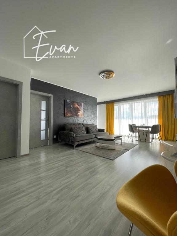 a living room with a couch and a table at Modern City View Apartment by Evan Apartments in Şelimbăr
