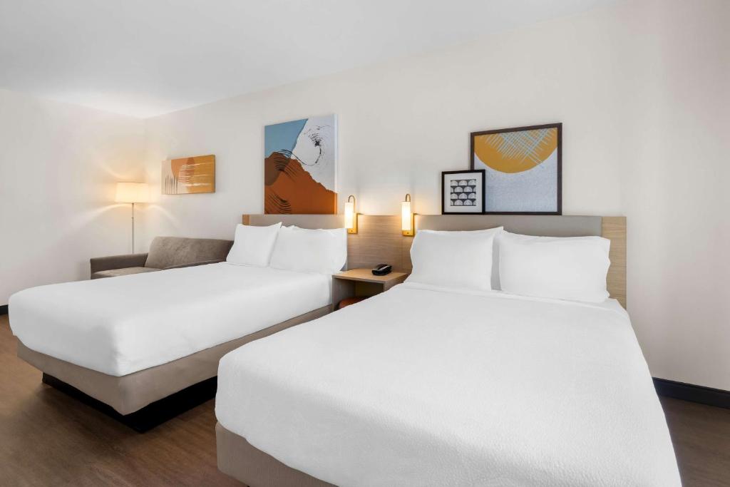 Spark by Hilton Calhoun - Habitación Queen Con Dos Camas Queen Y Sofá Cama
