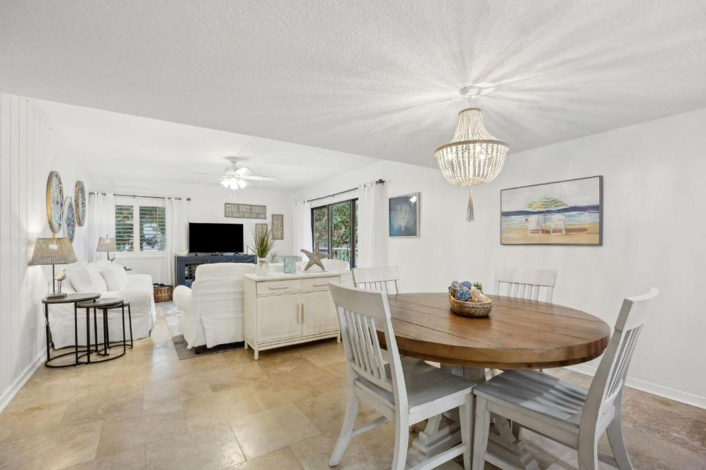 TV a/nebo společenská místnost v ubytování 2017 Beach Wood